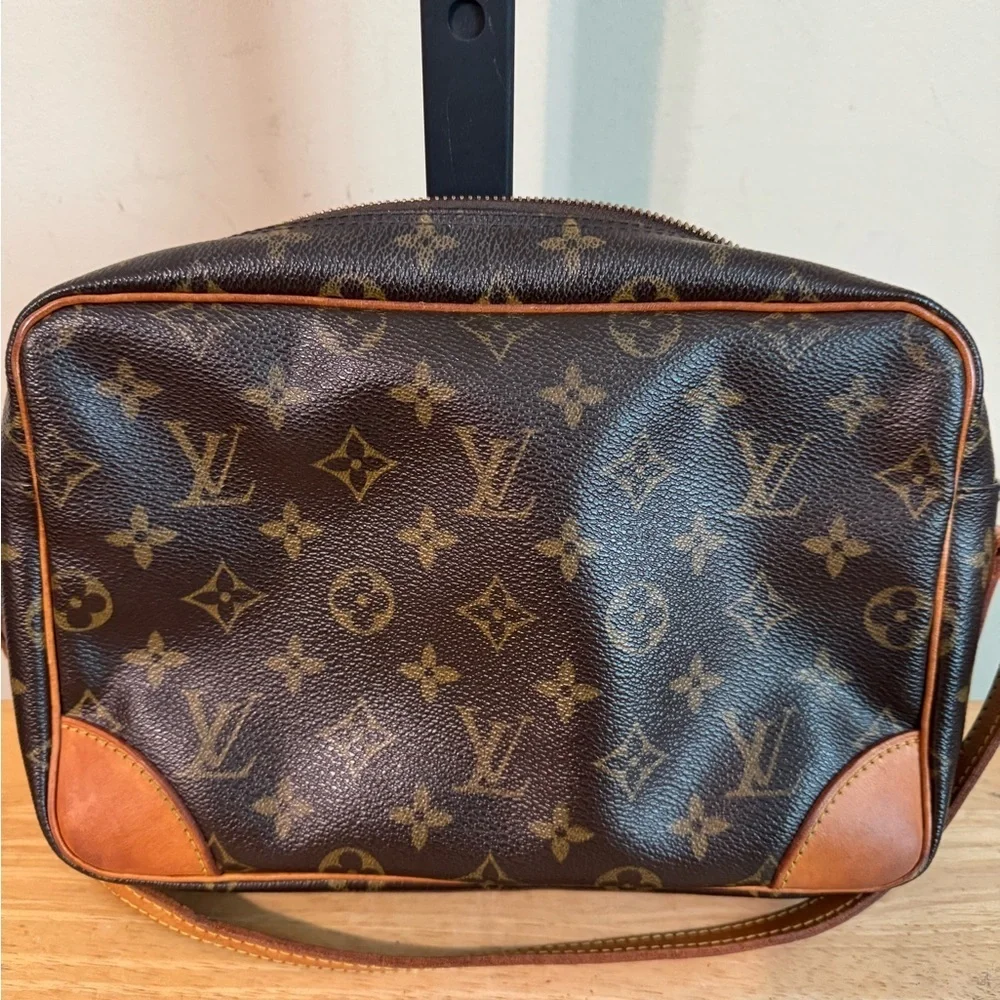 Louis Vuitton Trocadero 26 Monogram Brown Crossbody Bag